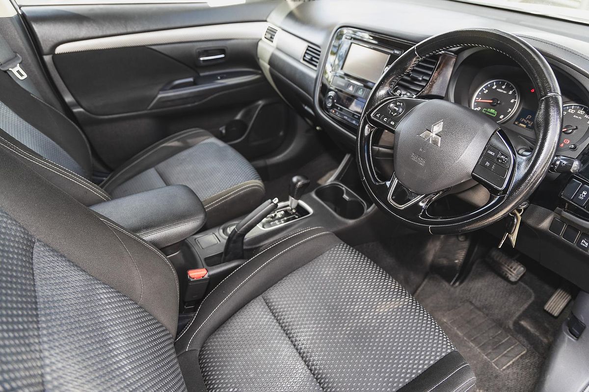 2022 Mitsubishi Outlander ES ZM