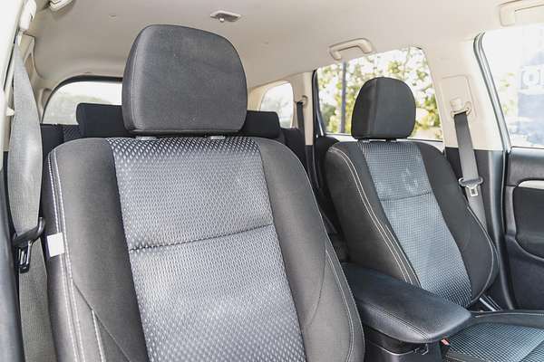 2022 Mitsubishi Outlander ES ZM