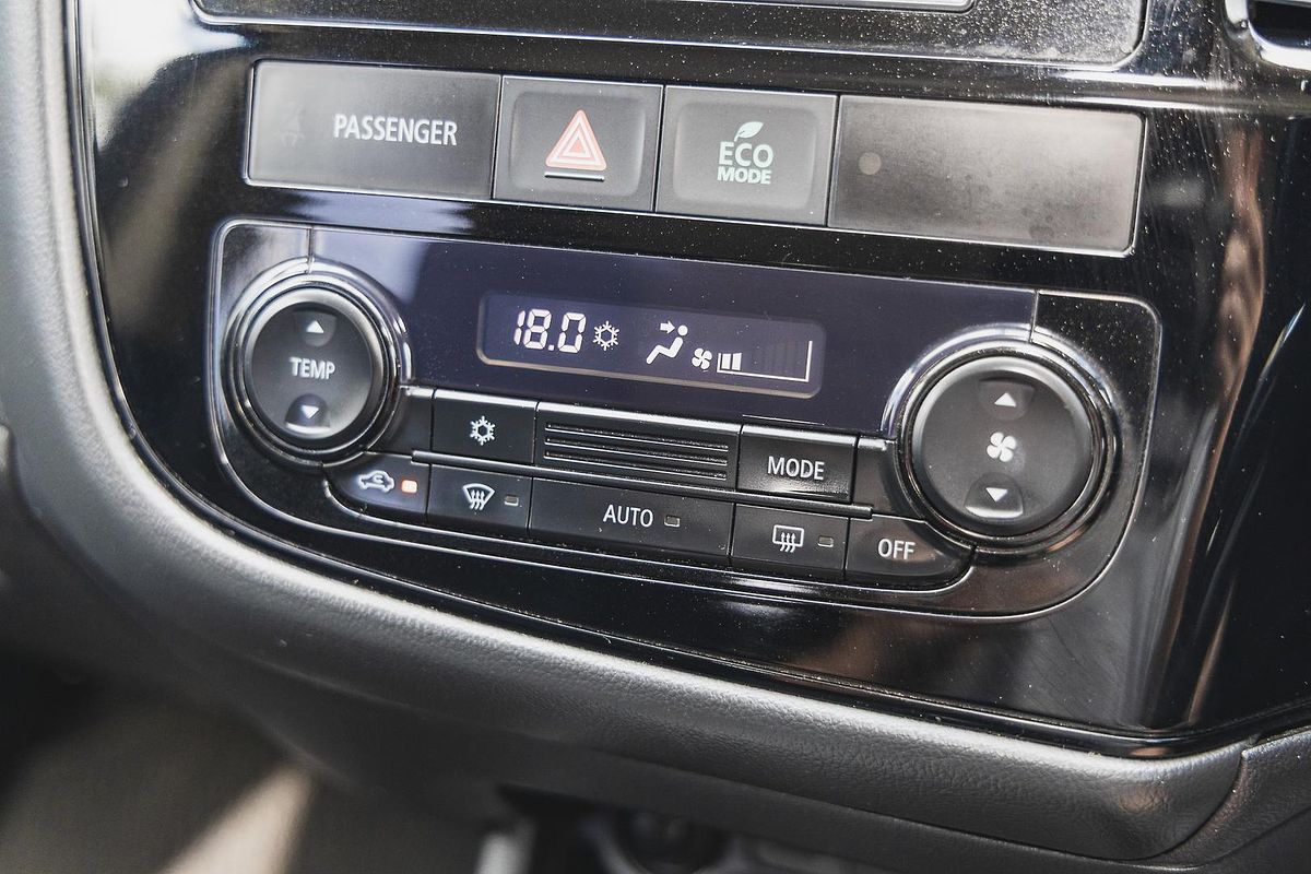 2022 Mitsubishi Outlander ES ZM