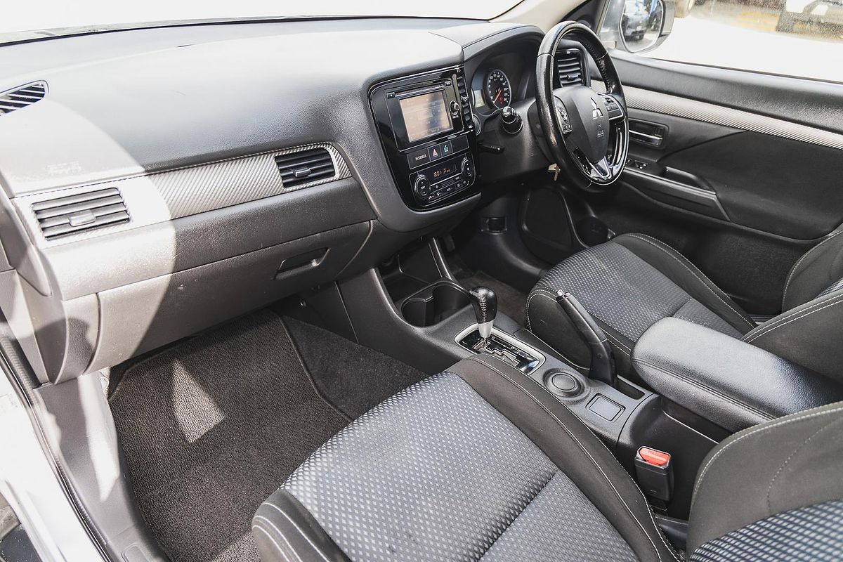 2022 Mitsubishi Outlander ES ZM