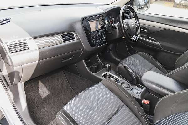 2022 Mitsubishi Outlander ES ZM