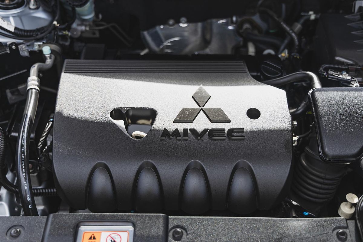 2022 Mitsubishi Outlander ES ZM