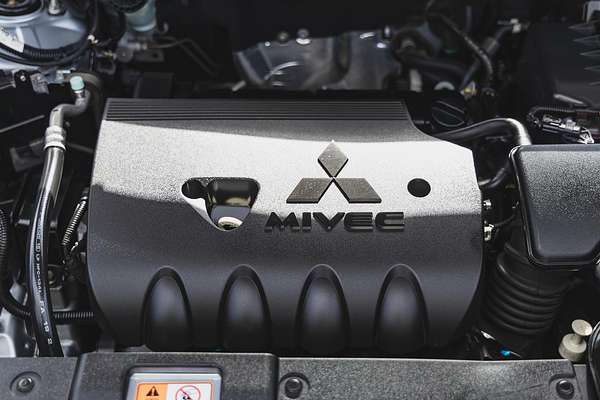 2022 Mitsubishi Outlander ES ZM
