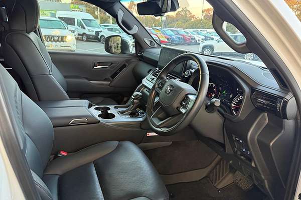 2024 Toyota Landcruiser Sahara ZX FJA300R