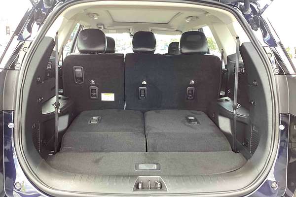 2025 Mahindra XUV700 AX7L