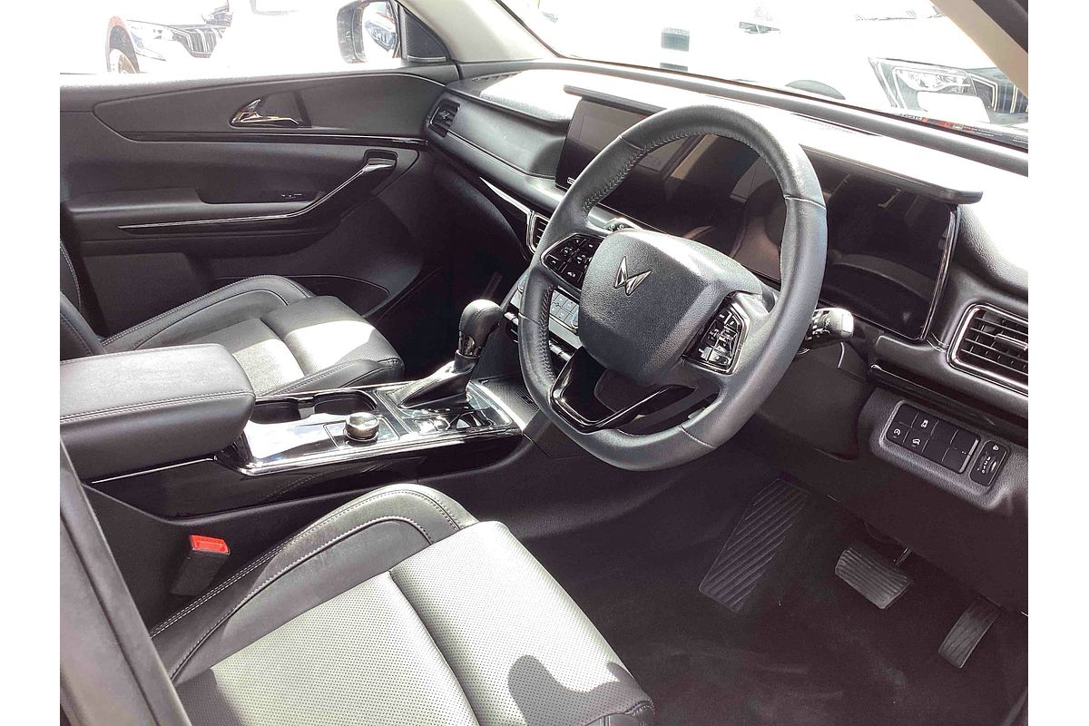 2025 Mahindra XUV700 AX7L
