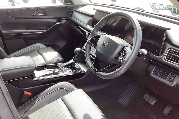 2025 Mahindra XUV700 AX7L