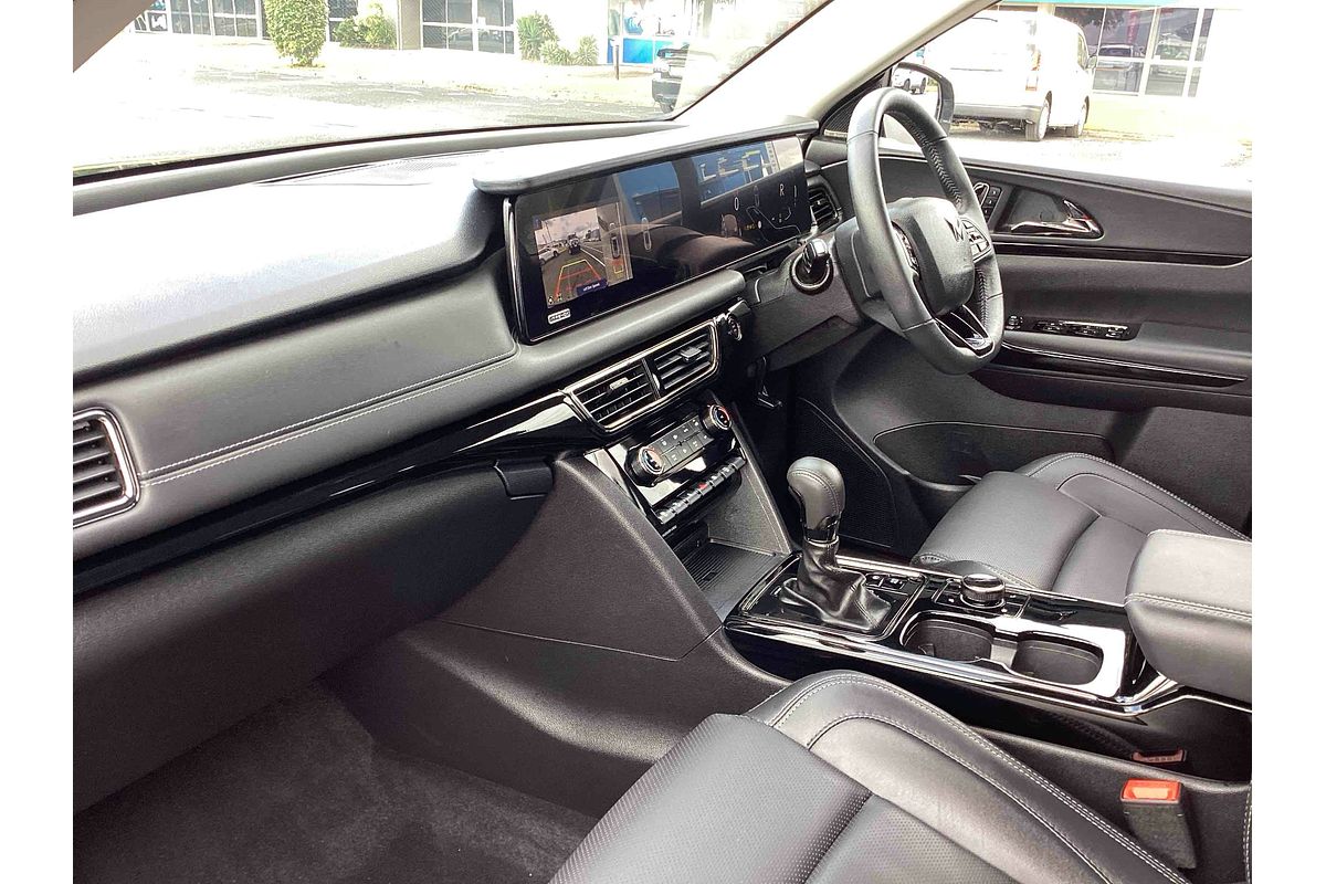2025 Mahindra XUV700 AX7L