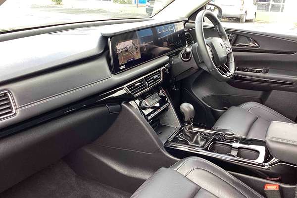 2025 Mahindra XUV700 AX7L