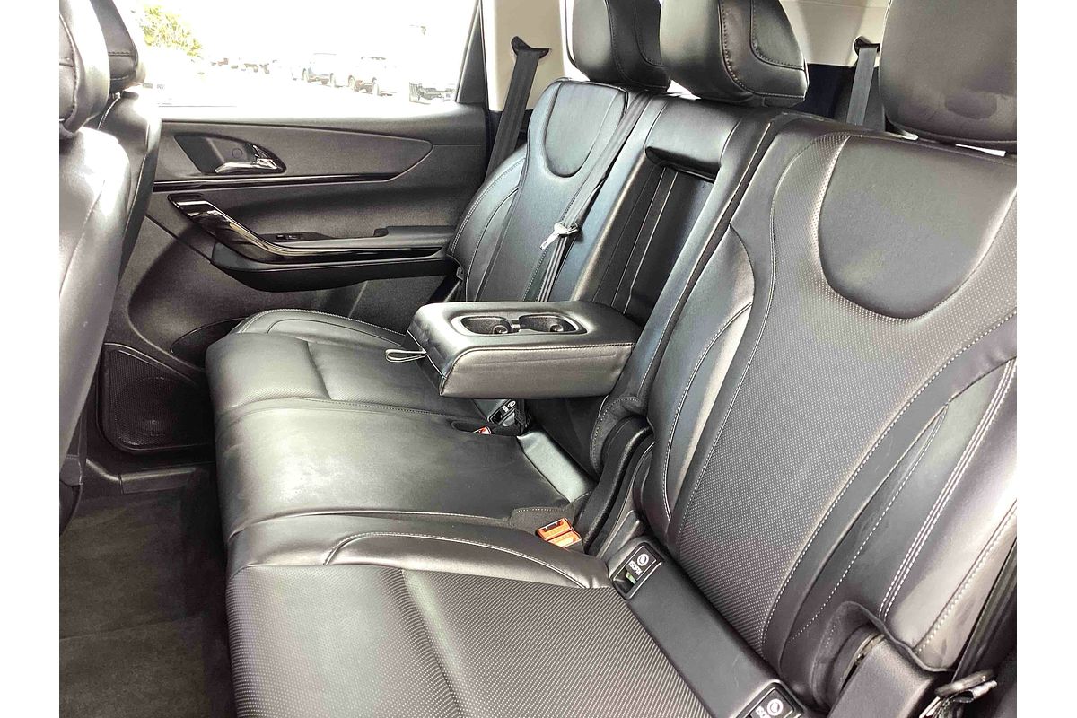 2025 Mahindra XUV700 AX7L