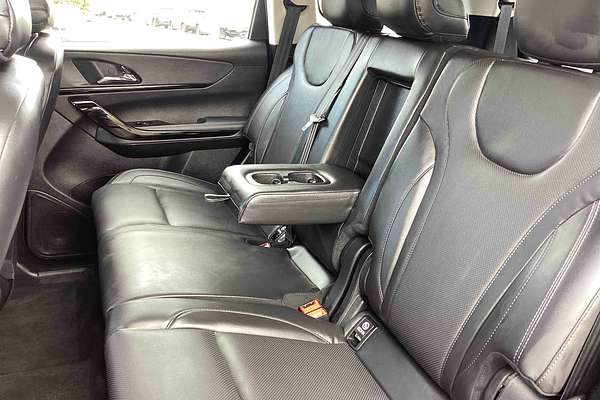 2025 Mahindra XUV700 AX7L