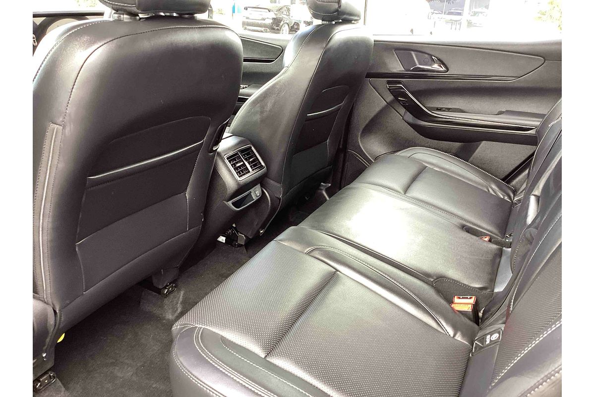 2025 Mahindra XUV700 AX7L