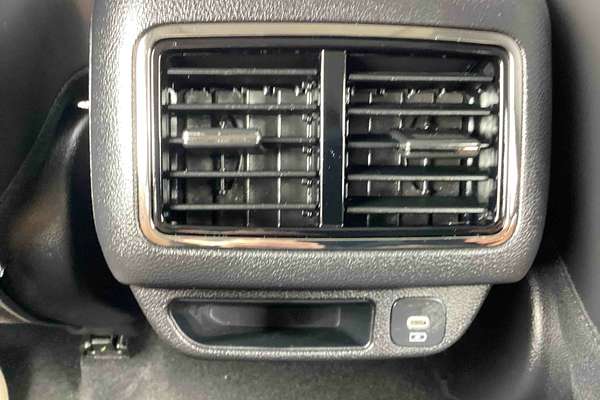 2025 Mahindra XUV700 AX7L