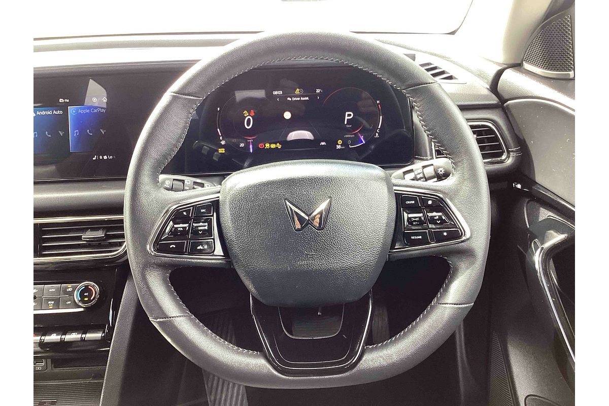 2025 Mahindra XUV700 AX7L