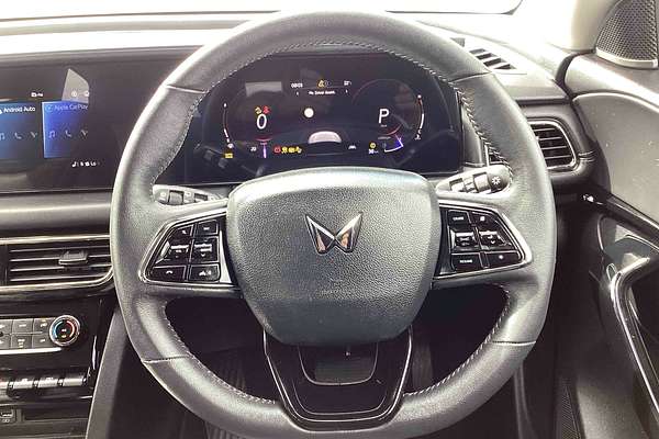 2025 Mahindra XUV700 AX7L