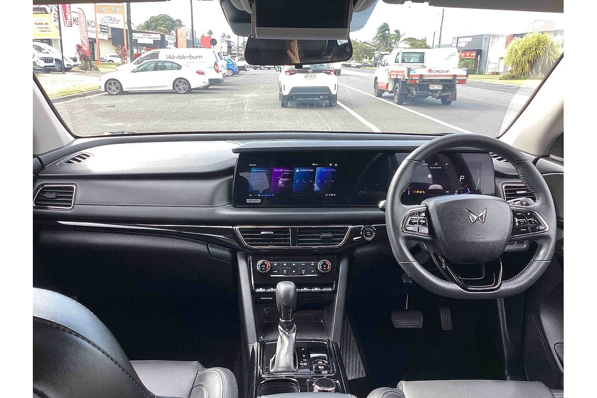 2025 Mahindra XUV700 AX7L