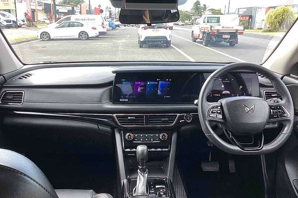 2025 Mahindra XUV700 AX7L