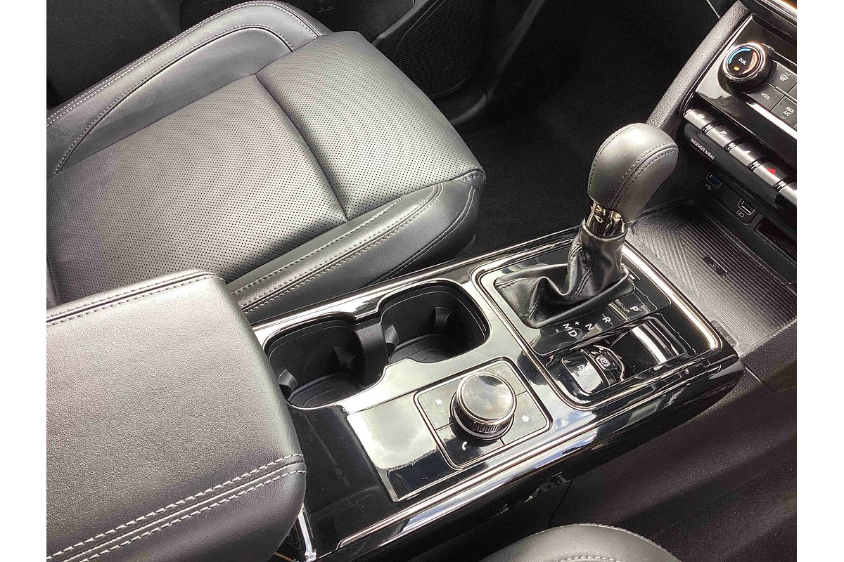 2025 Mahindra XUV700 AX7L