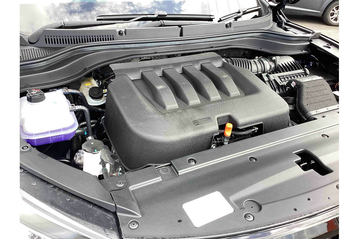 2025 Mahindra XUV700 AX7L