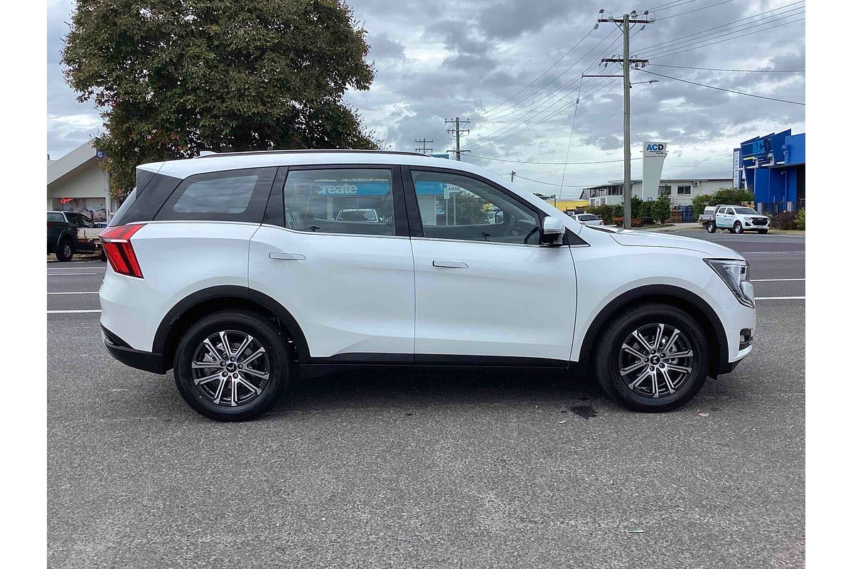 2025 Mahindra XUV700 AX7L