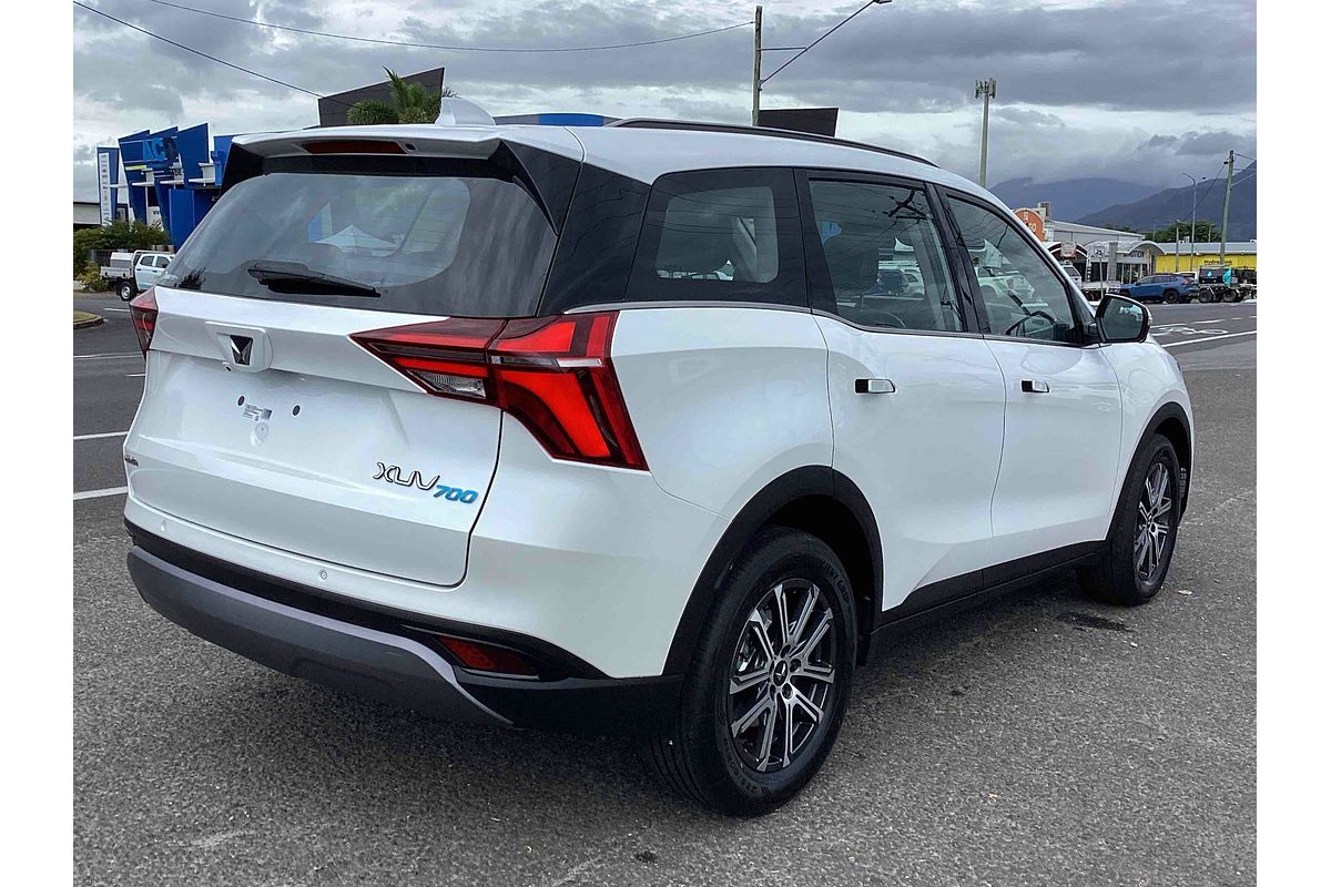 2025 Mahindra XUV700 AX7L