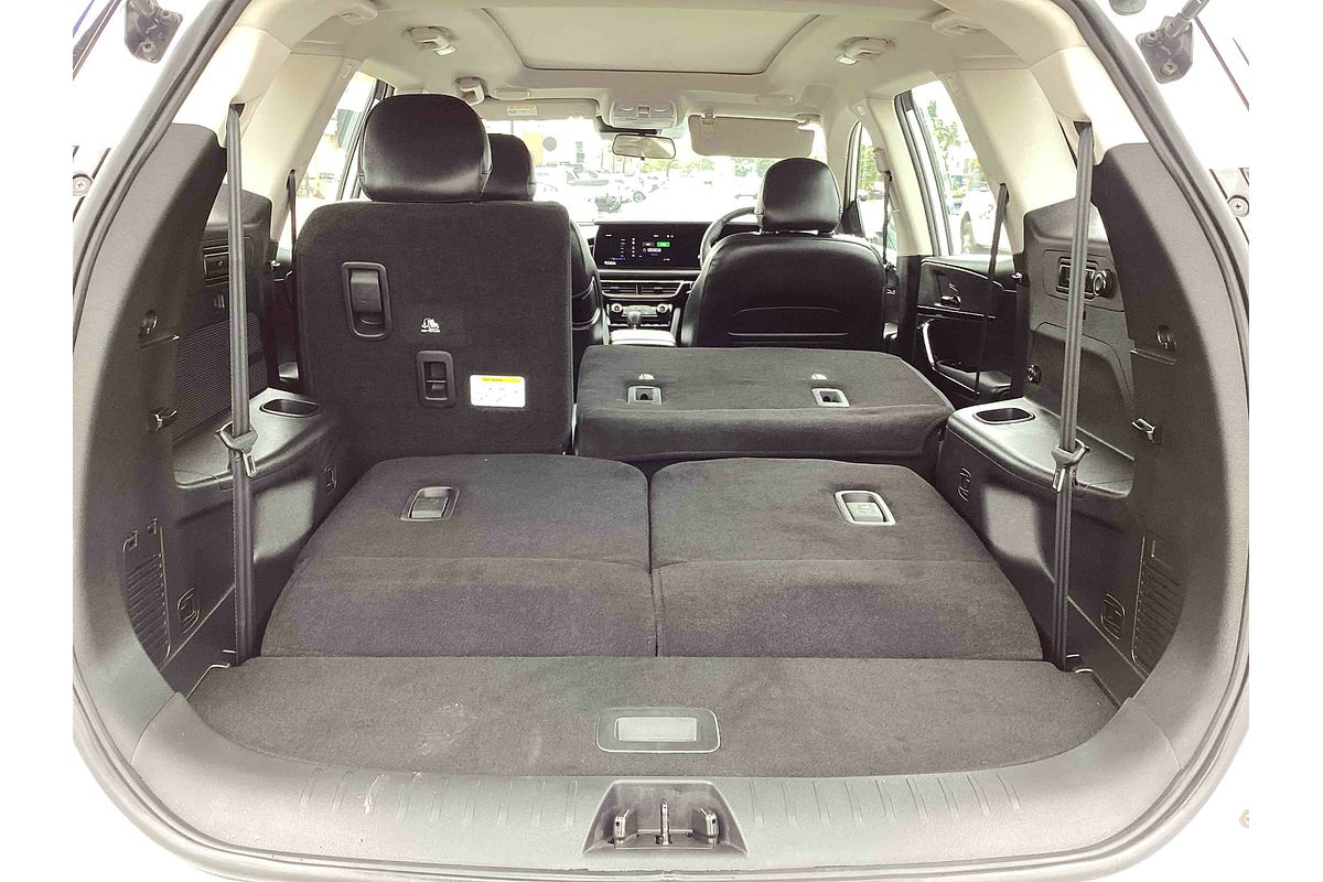 2025 Mahindra XUV700 AX7L