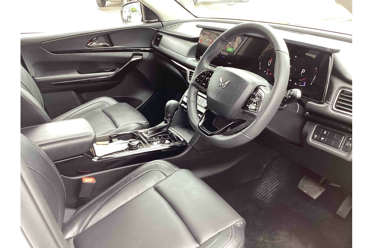 2025 Mahindra XUV700 AX7L