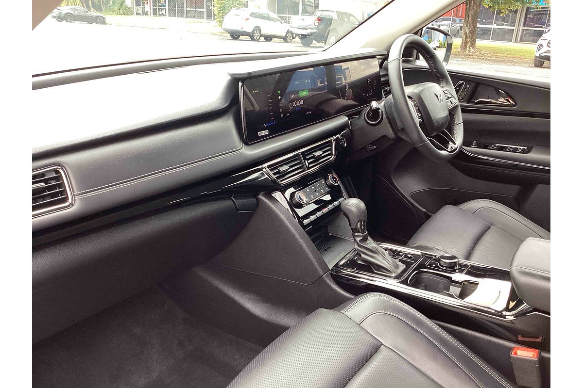 2025 Mahindra XUV700 AX7L