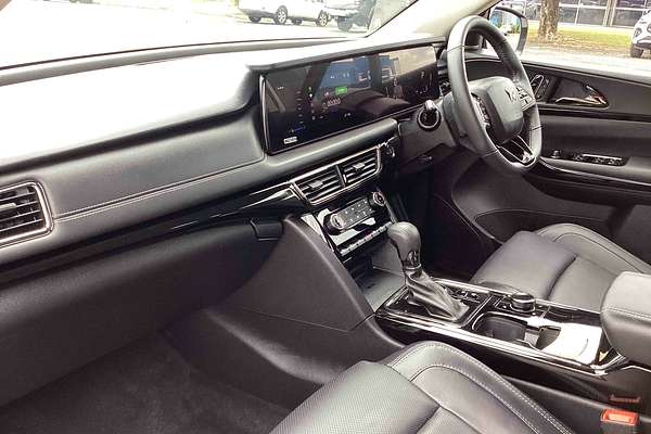 2025 Mahindra XUV700 AX7L