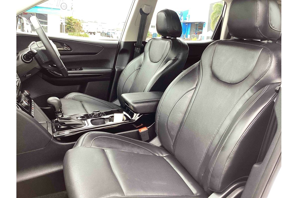 2025 Mahindra XUV700 AX7L