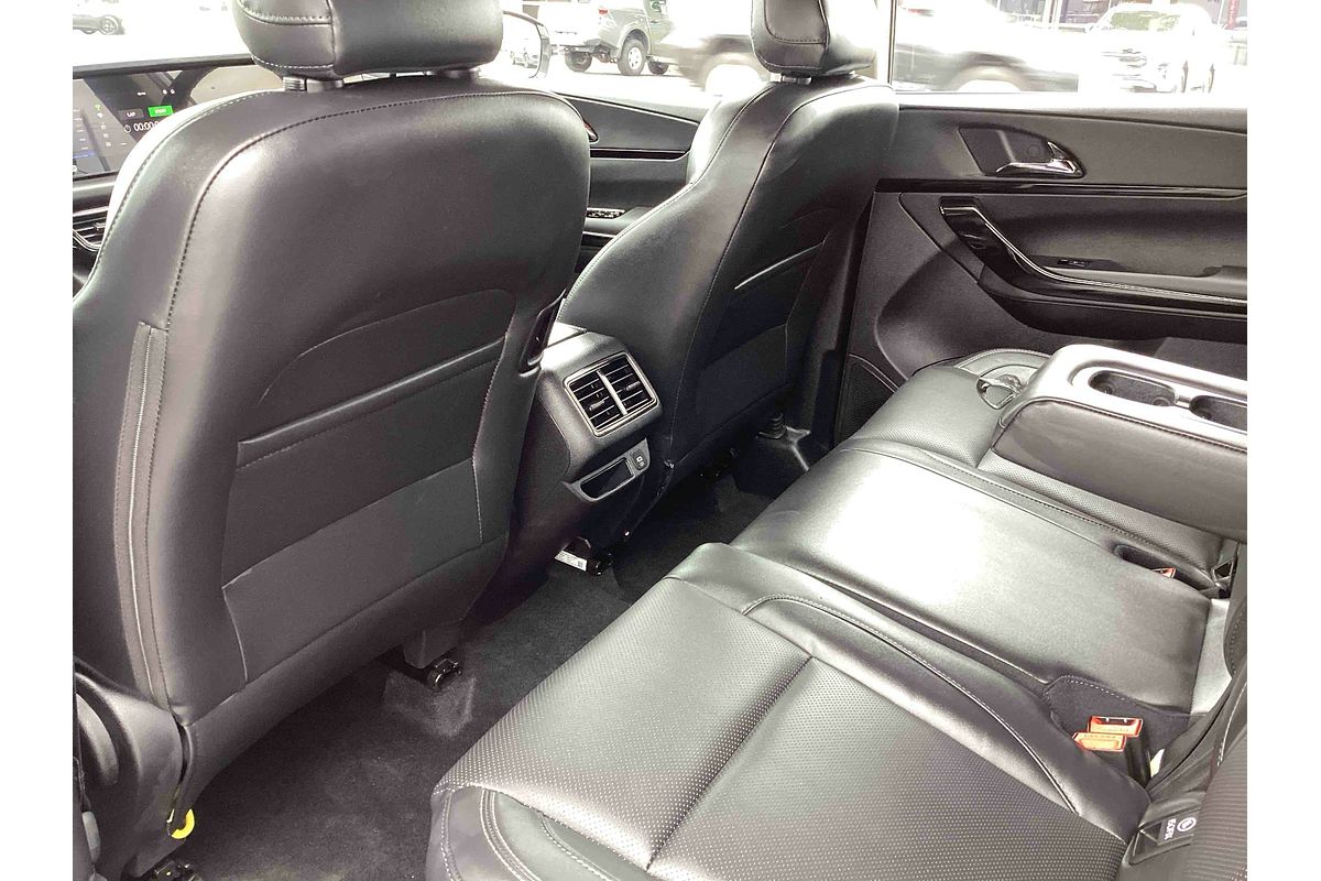 2025 Mahindra XUV700 AX7L