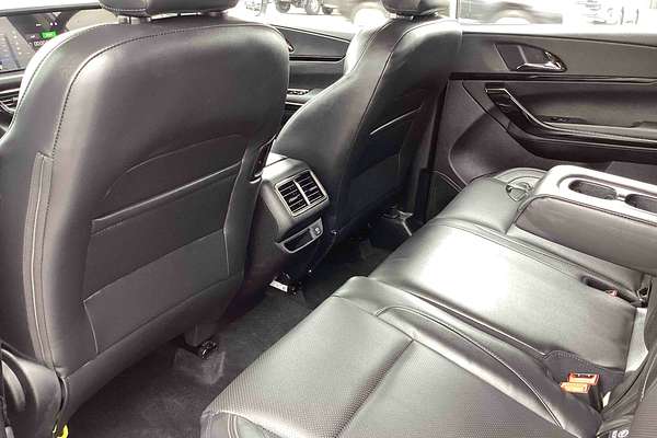 2025 Mahindra XUV700 AX7L