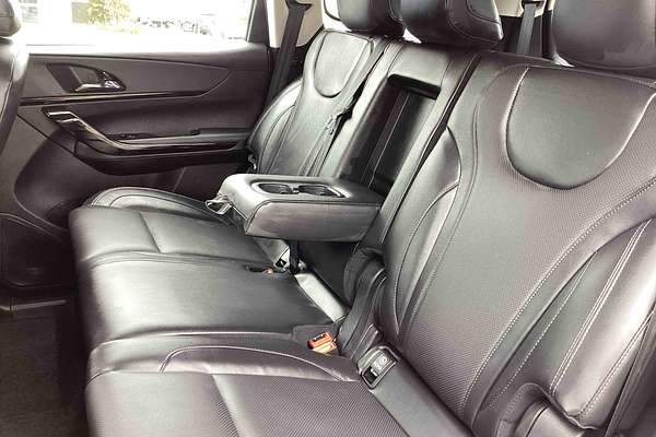2025 Mahindra XUV700 AX7L