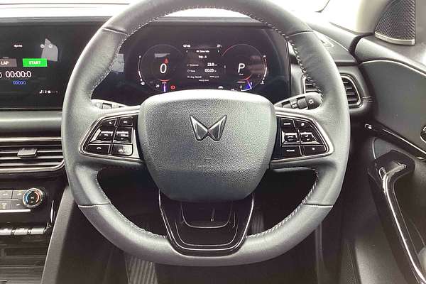 2025 Mahindra XUV700 AX7L
