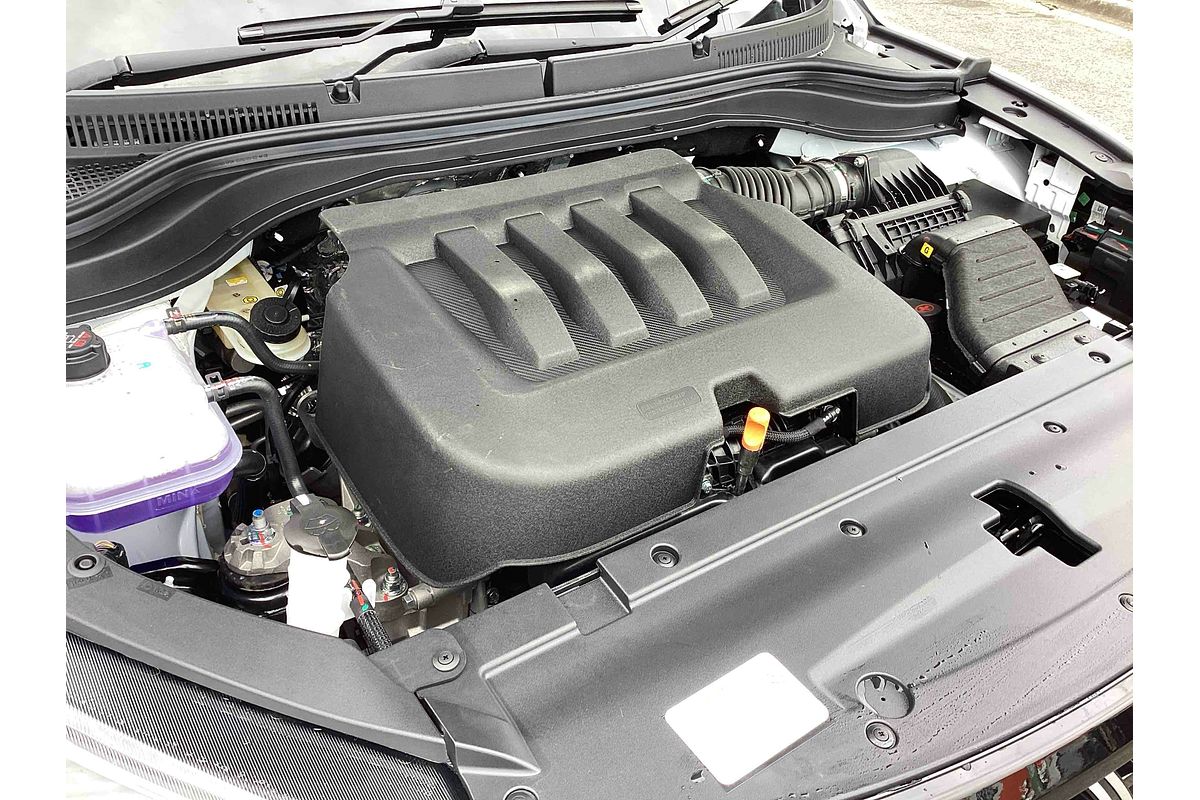 2025 Mahindra XUV700 AX7L