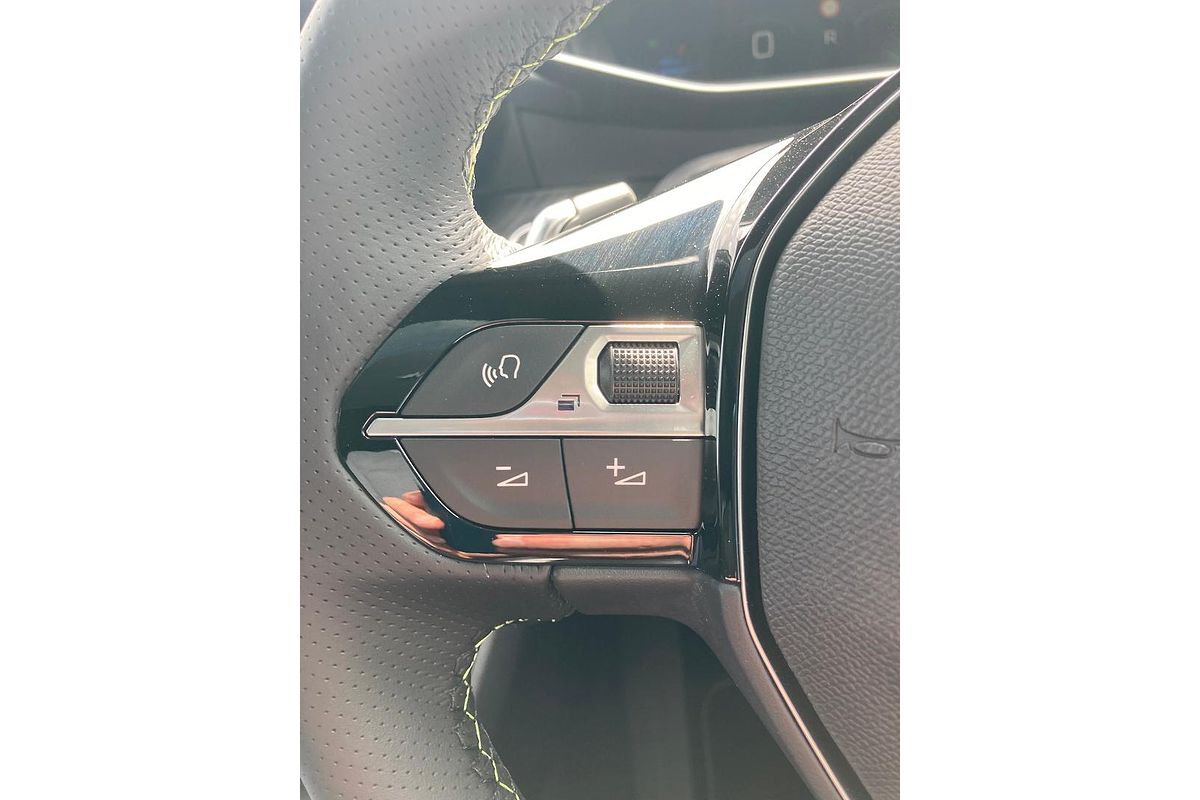 2025 Peugeot 2008 GT Hybrid P24
