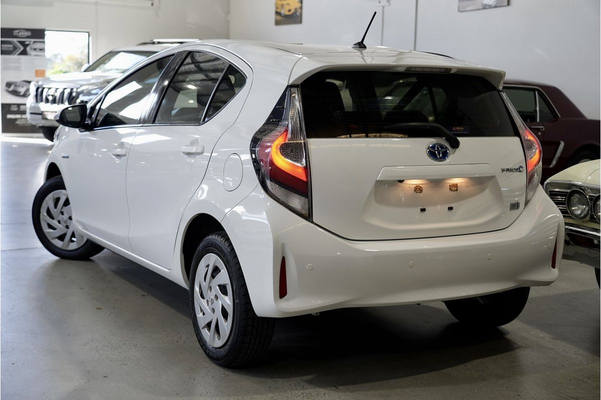 2017 Toyota Prius C  NHP10R
