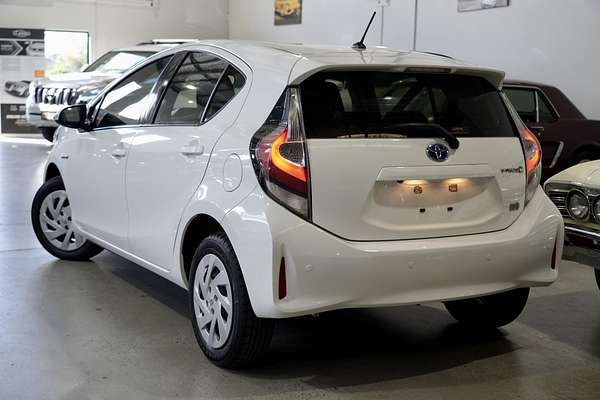 2017 Toyota Prius C  NHP10R