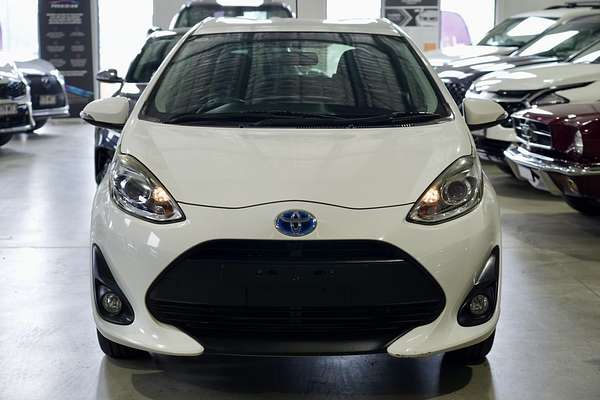 2017 Toyota Prius C  NHP10R