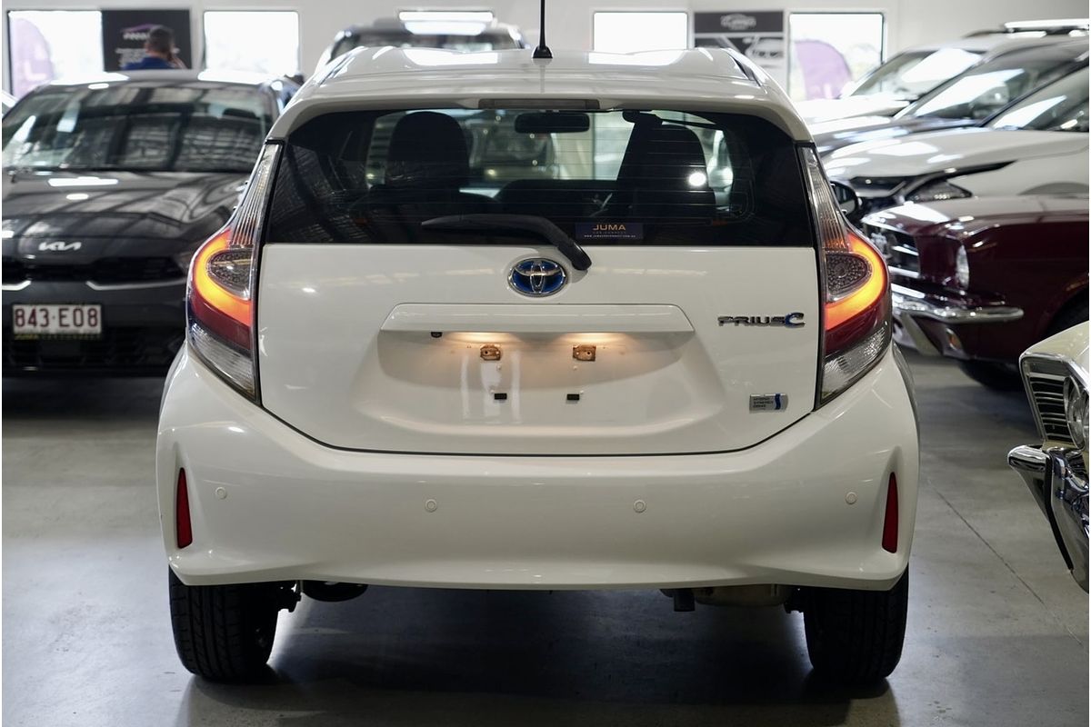 2017 Toyota Prius C  NHP10R