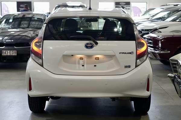 2017 Toyota Prius C  NHP10R