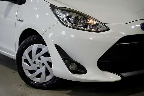 2017 Toyota Prius C  NHP10R