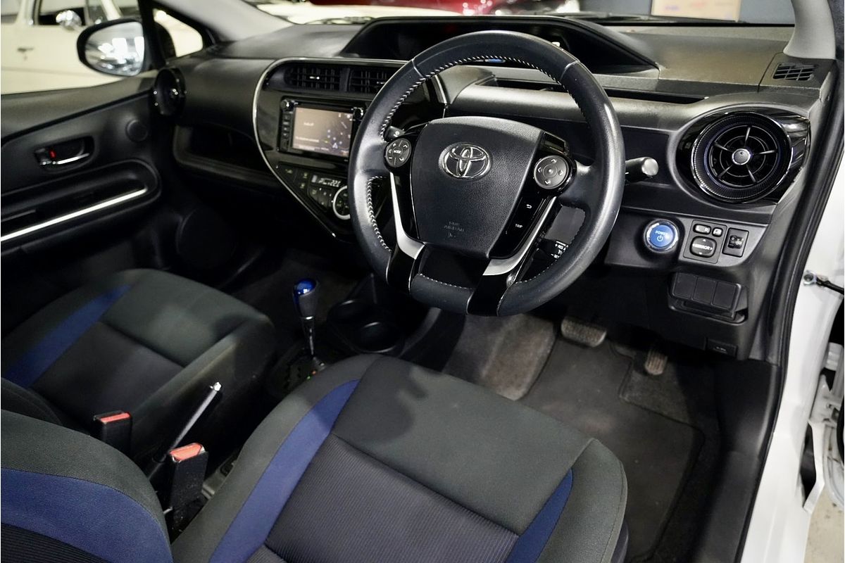 2017 Toyota Prius C  NHP10R