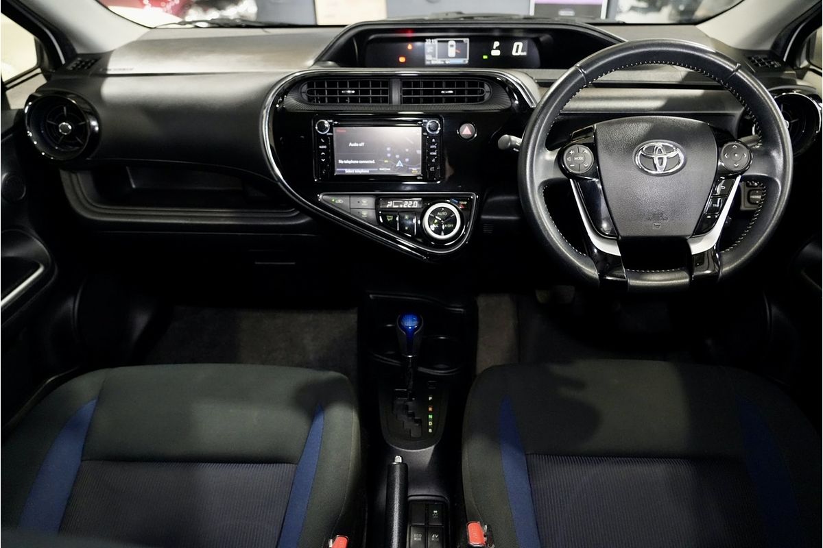 2017 Toyota Prius C  NHP10R