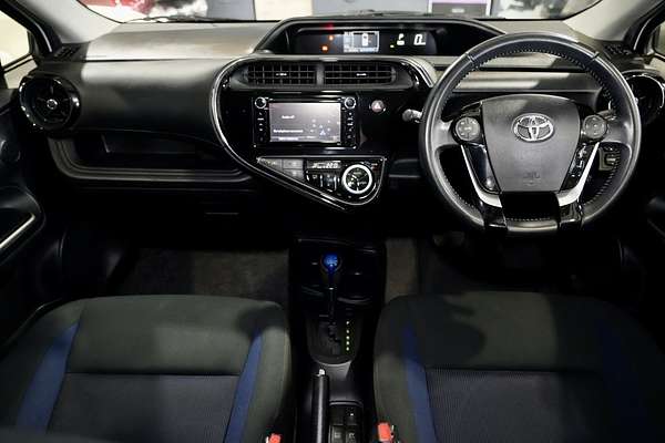 2017 Toyota Prius C  NHP10R
