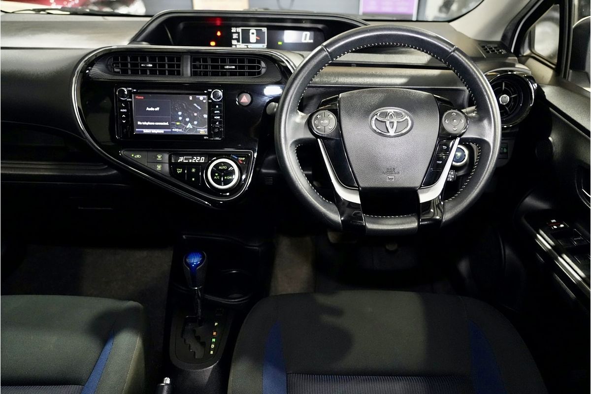 2017 Toyota Prius C  NHP10R