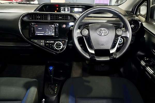2017 Toyota Prius C  NHP10R