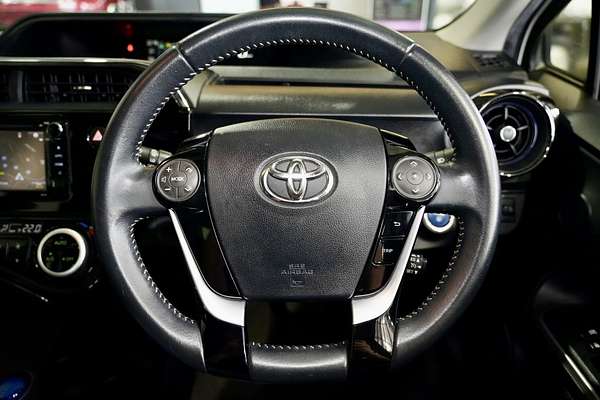 2017 Toyota Prius C  NHP10R