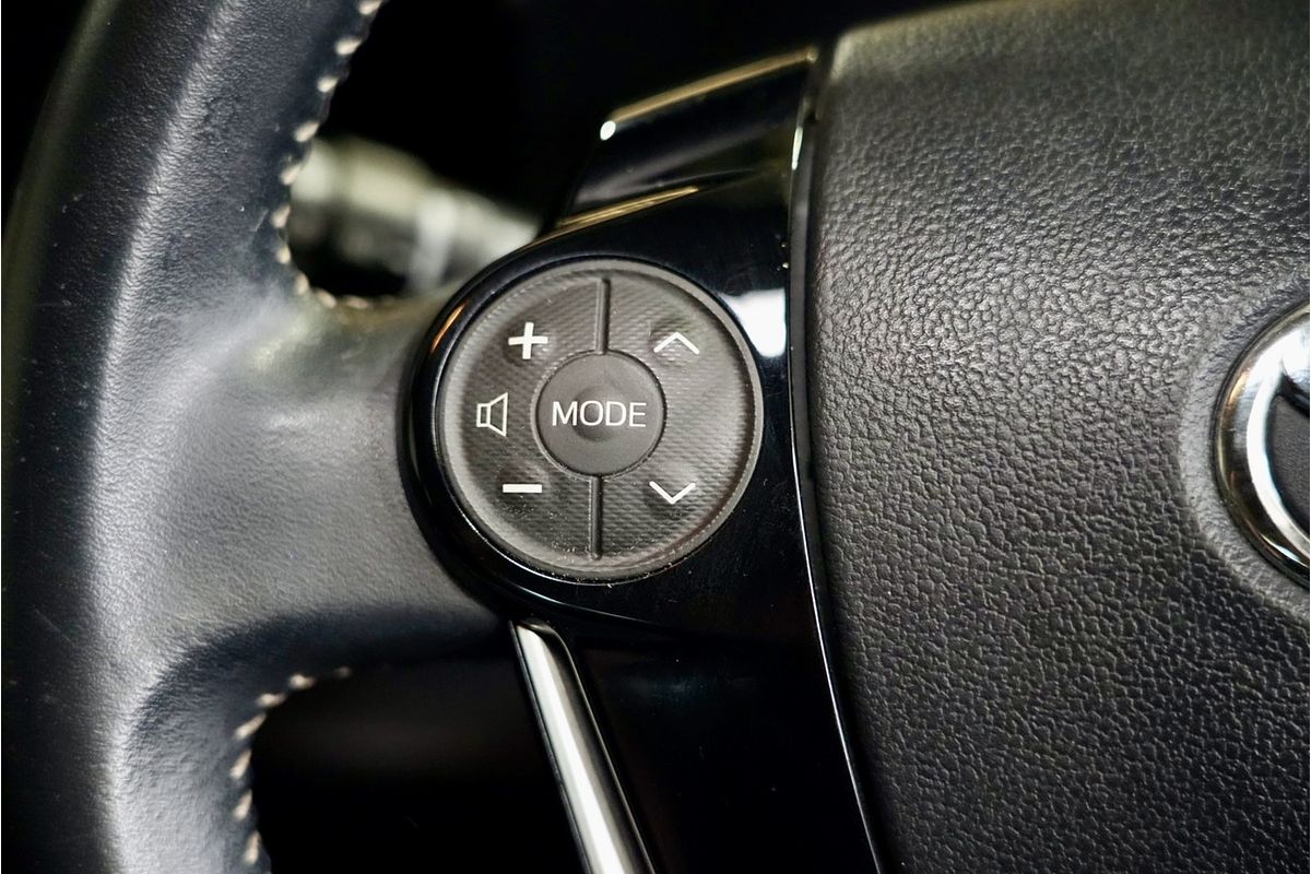 2017 Toyota Prius C  NHP10R