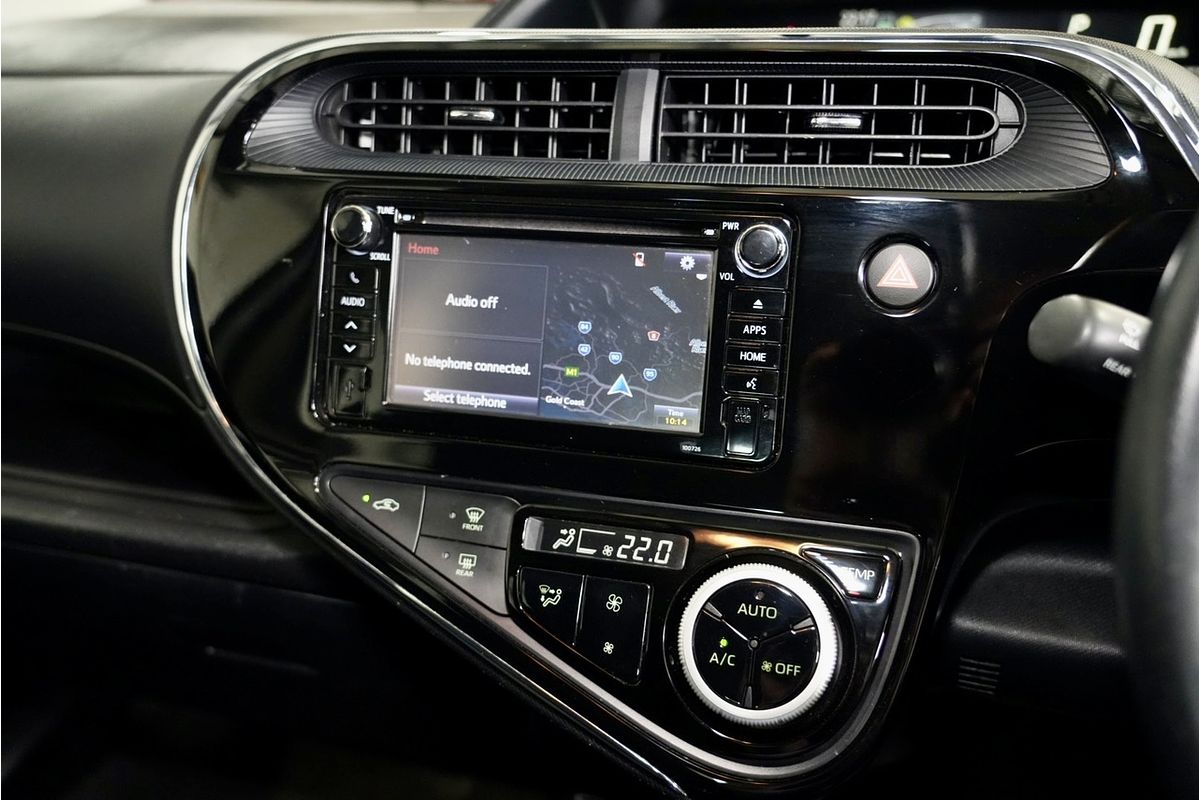 2017 Toyota Prius C  NHP10R